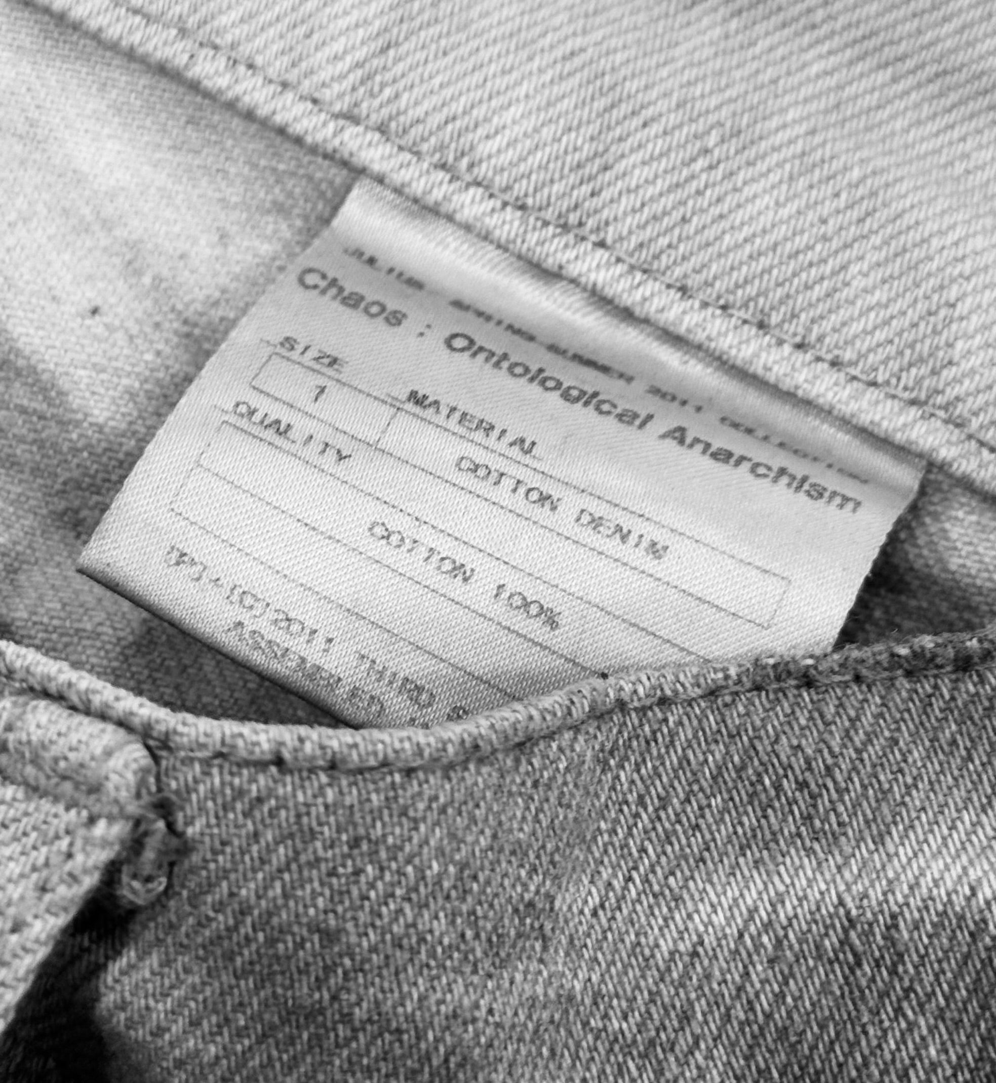 Julius SS11 Distressed Capris